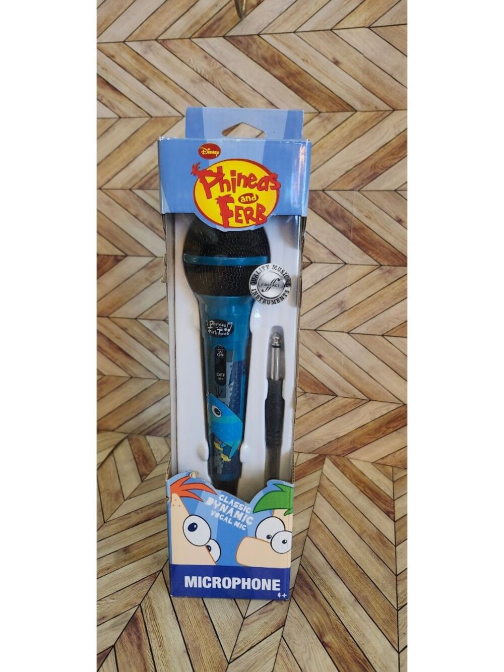 New Disney Phineas & The Ferb Tones Wired Microphone 2010